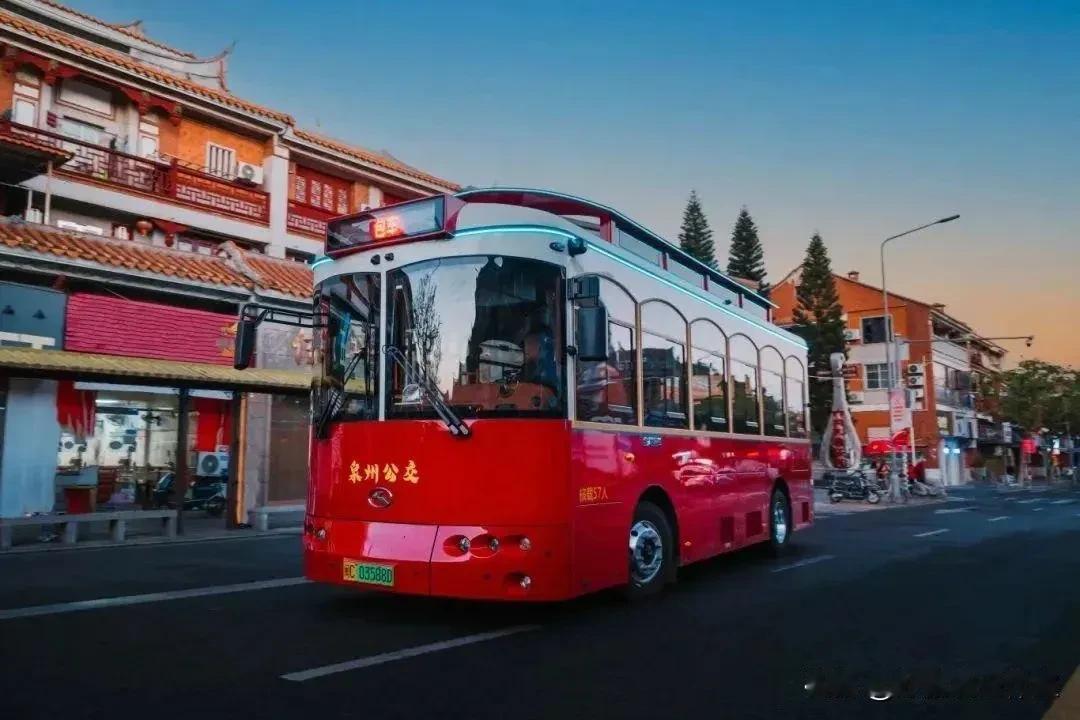泉州继续上马铛铛车，新增52部铛铛车，票价1元起，从泉州站、泉州东站都可以乘坐铛