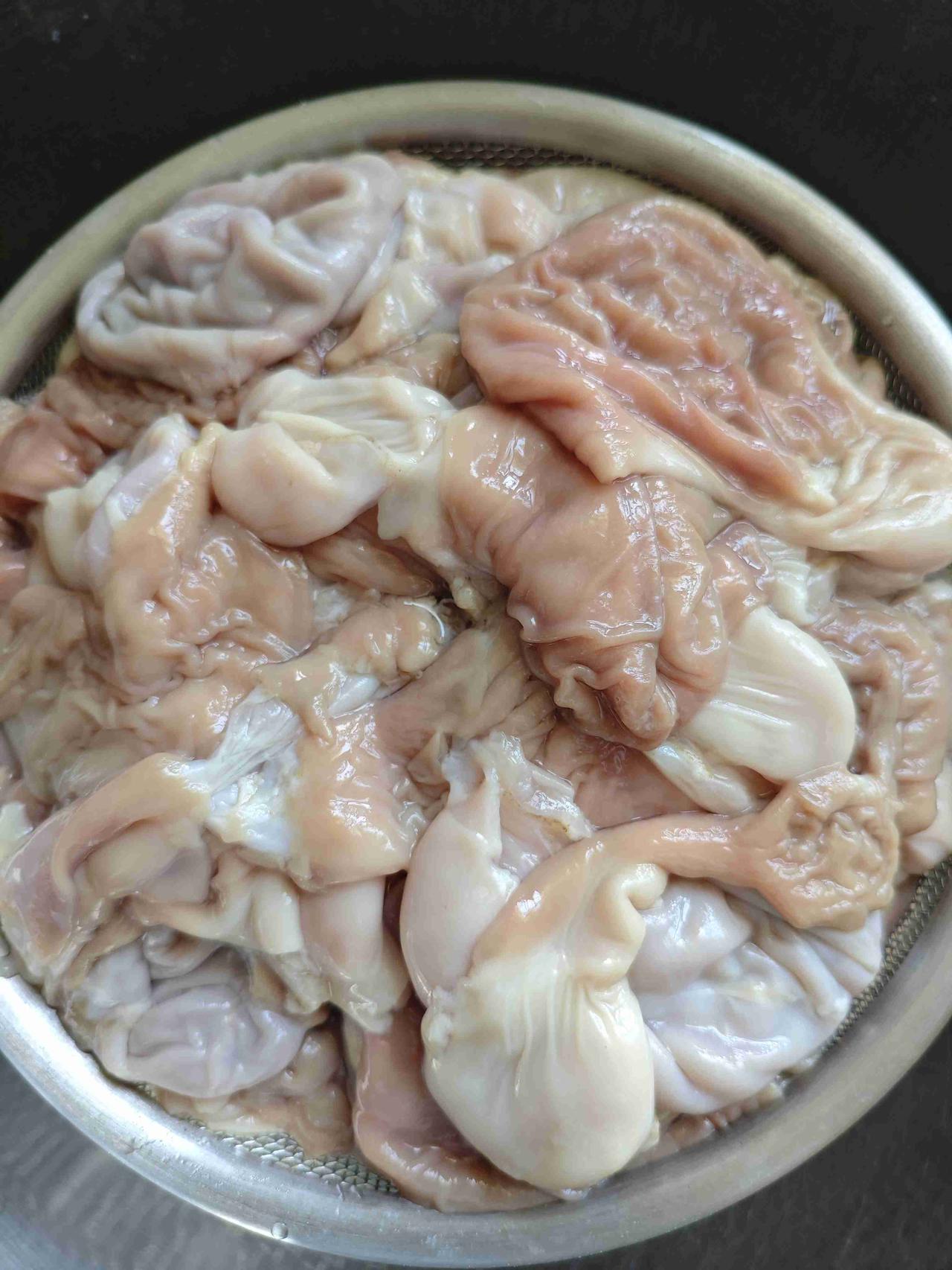 带定位晒今日生活有认识的这是什么东西吗？清理了2个小时才弄干净，头晕[恐惧]
我