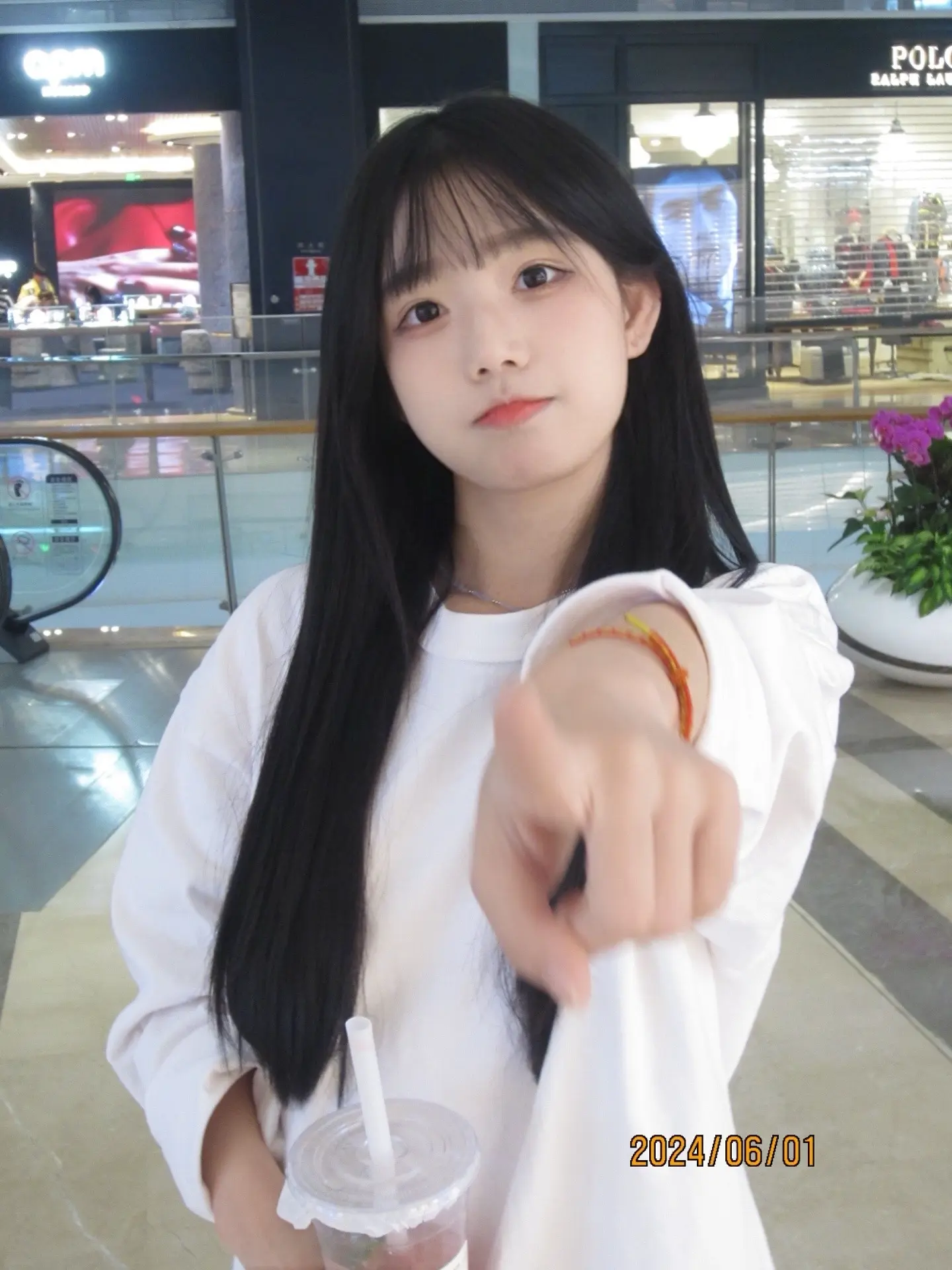 出来喝果汁🧃。