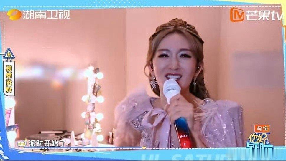 从综艺并肩到演唱会重逢，何炅笑着落泪，所有陪伴都藏在眼泪里何炅在谢娜演唱会哭了你
