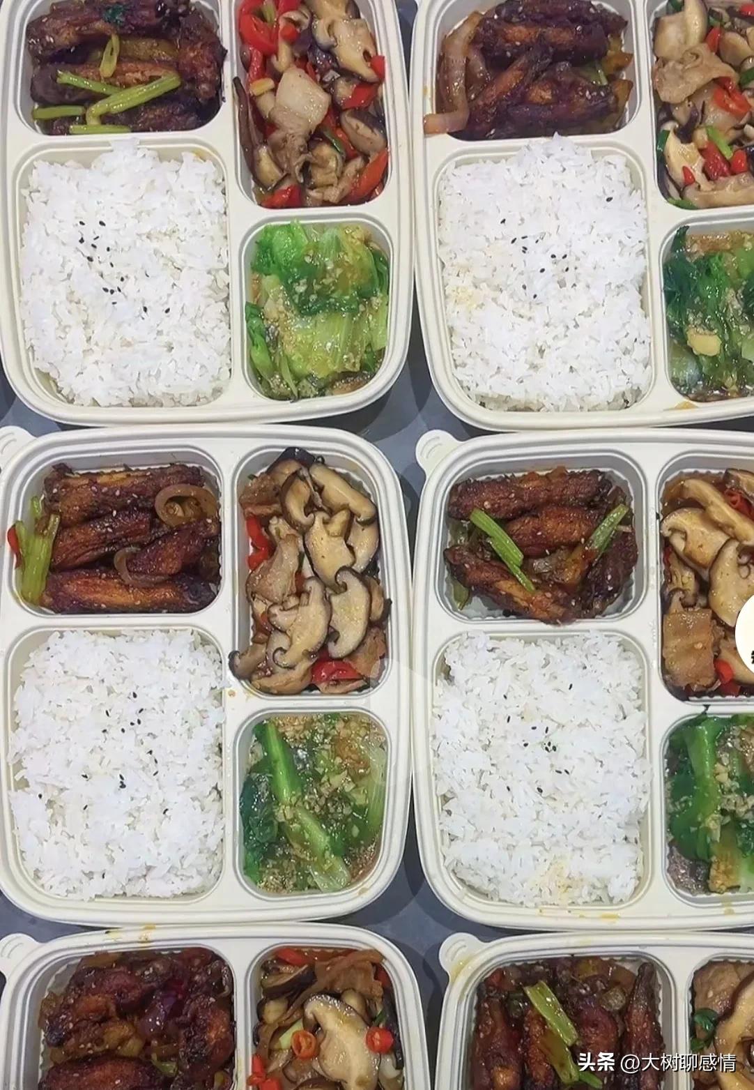 朋友开了一家社区盒饭店，三菜一汤20元。米和油都是山姆采购的，每天的菜都是新鲜现