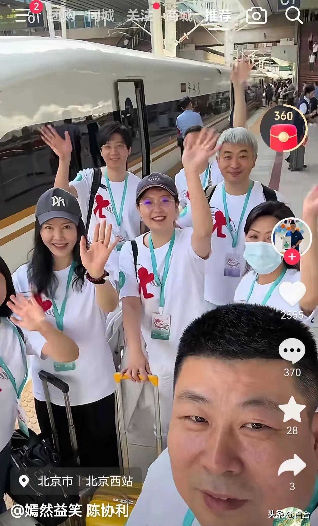 有一个问题，我始终想不明白，李亚鹏的嫣然基金每次出行就几个人，大家都笑容满面，可