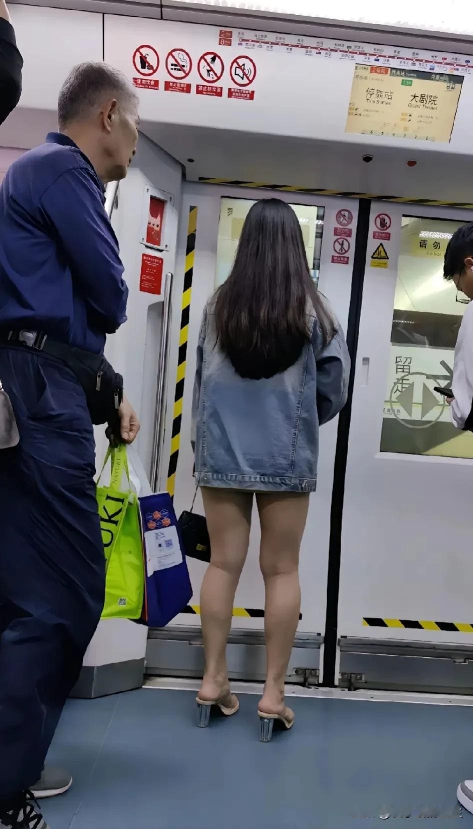 #美女的美丽体现在何处呢？#老年人对这种弯弯腿毫无抵抗力[害羞]