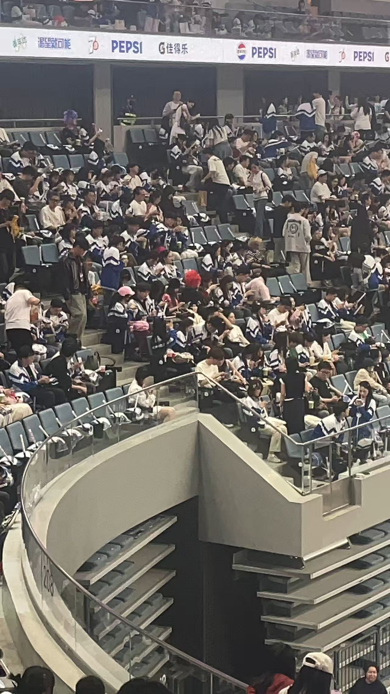 痞幼小黄豆去了徐良演唱会徐良演唱会偶遇痞幼小黄豆 救命！这哪里是演唱会，简直是大