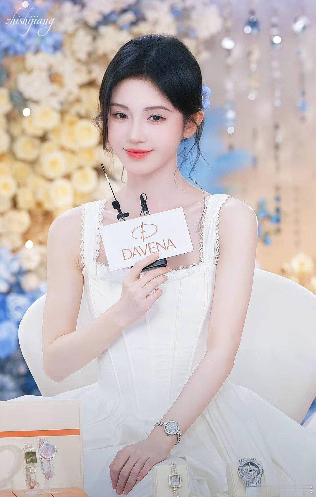 鞠婧祎直播拍手势舞鞠婧祎手势舞看一遍就会小鞠手势舞看一遍就会，萌晕，[打call