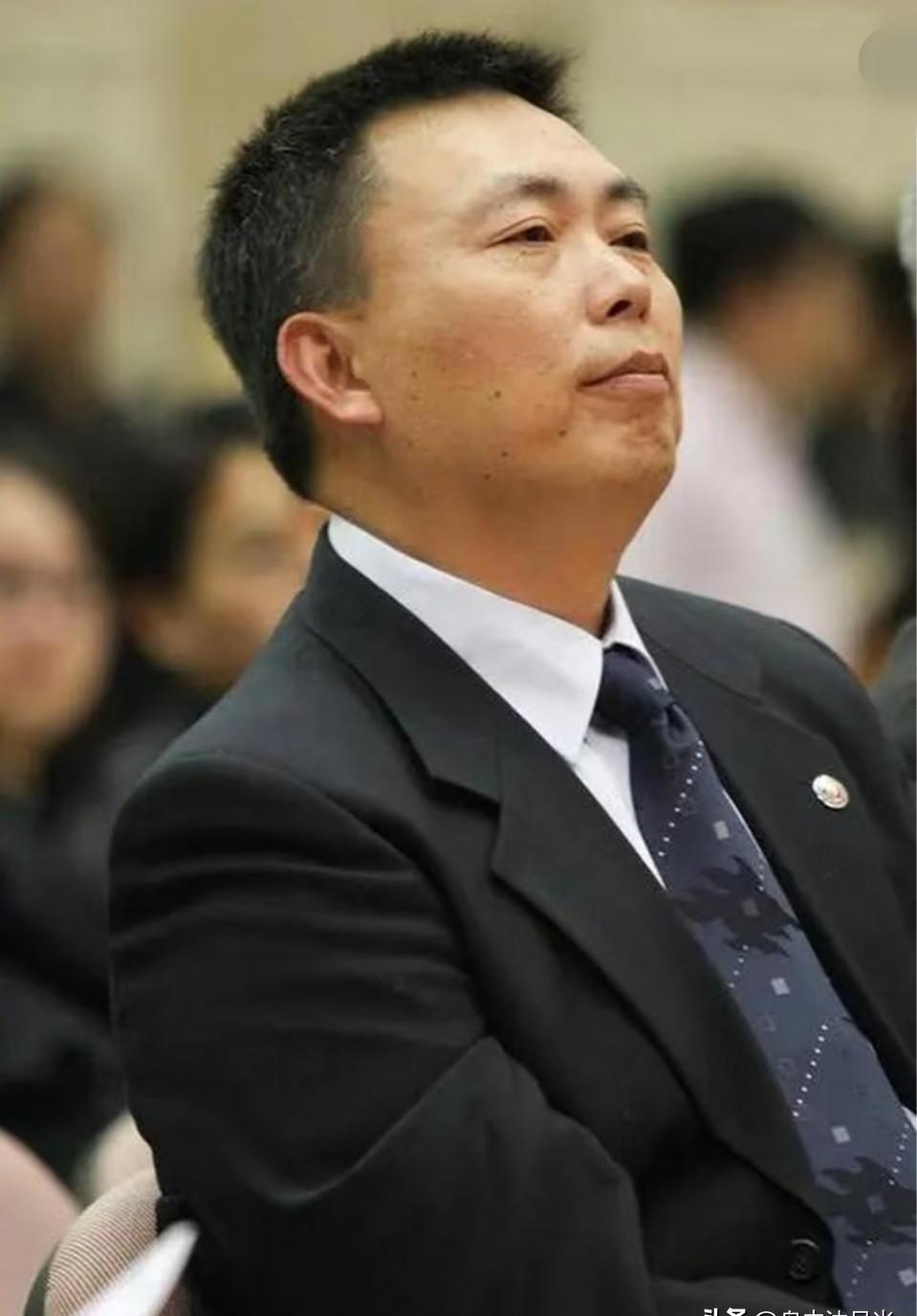 72岁定下目标：81岁再战珠峰。
段永平对王石说：“对自己好点。
”这句话像根刺