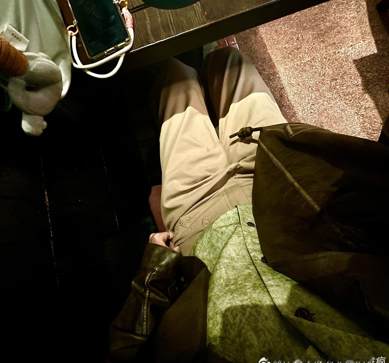 OoTd之
Thu.🟫🟩& Fri.⚪️🔵
hin喜欢的绿色纹理还有乱飘的