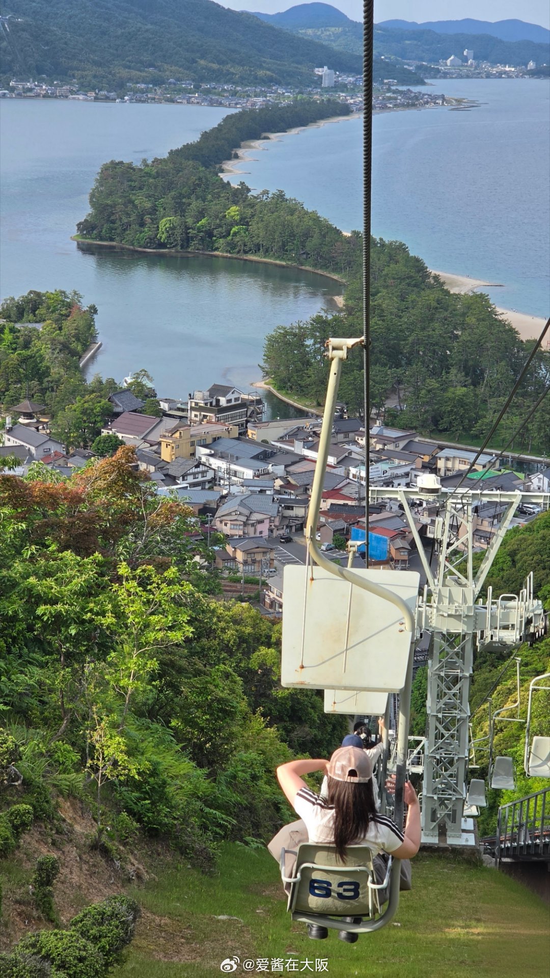我在日本最喜欢的观光项目就是去山上坐 lift，不知道中文叫什么，我起名为一根棍