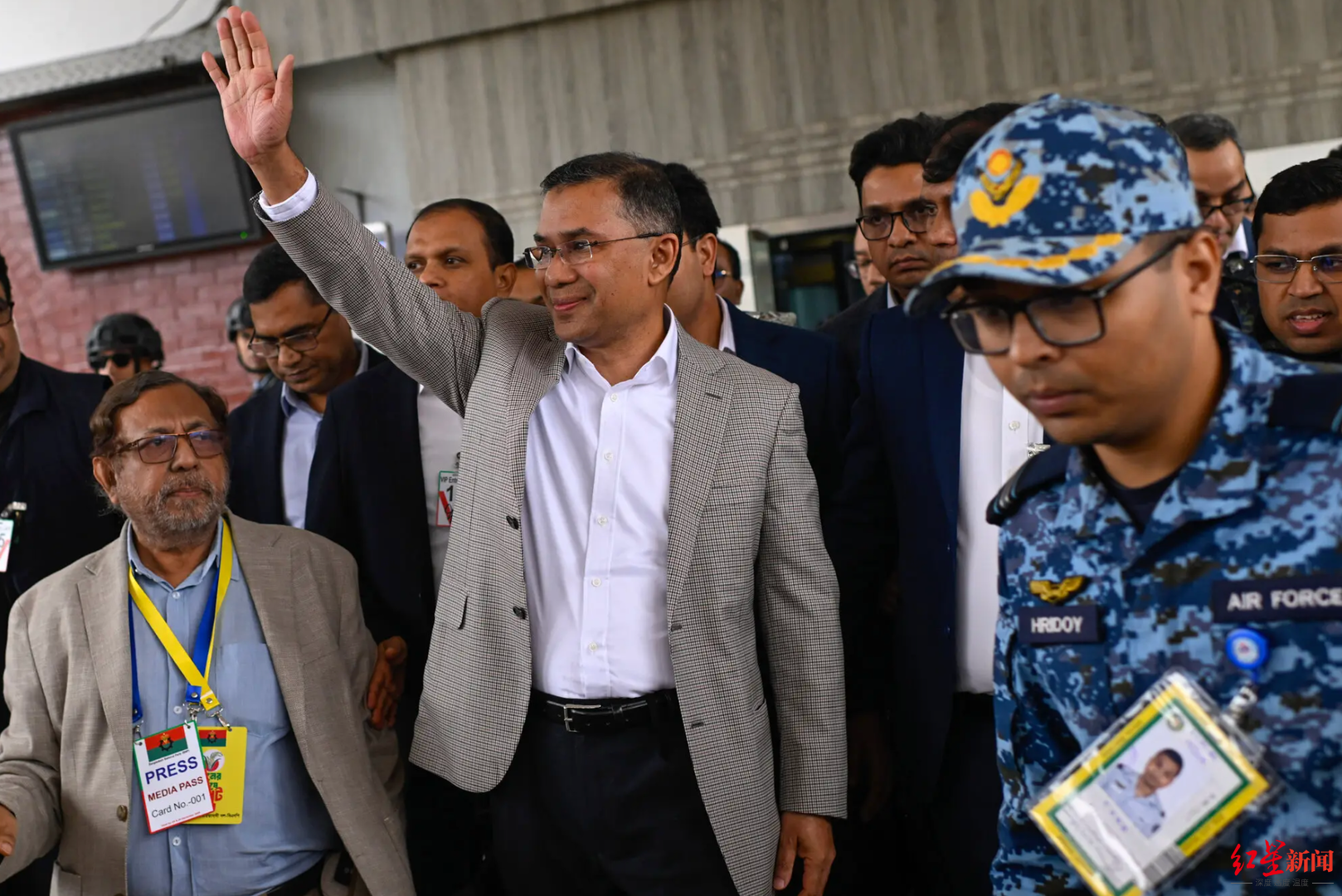 孟加拉国政坛“王子”结束17年流亡归国,随即收到“死亡威胁”