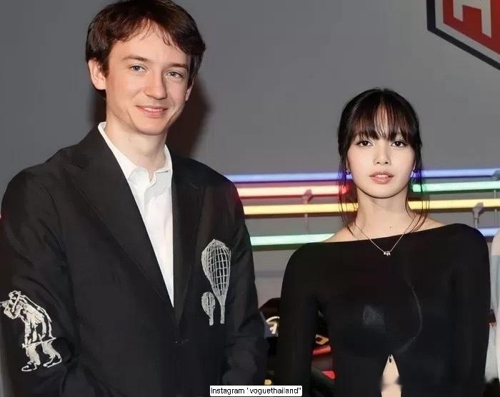 Lisa确认分手lisa与LV三公子已分手 这有什么大惊小怪的，国内娱乐圈都各种