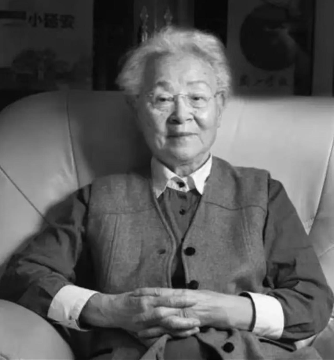 别再乱标了！这张黑白老人肖像，根本不是1934年就牺牲的革命烈士何宝珍！她是何宝
