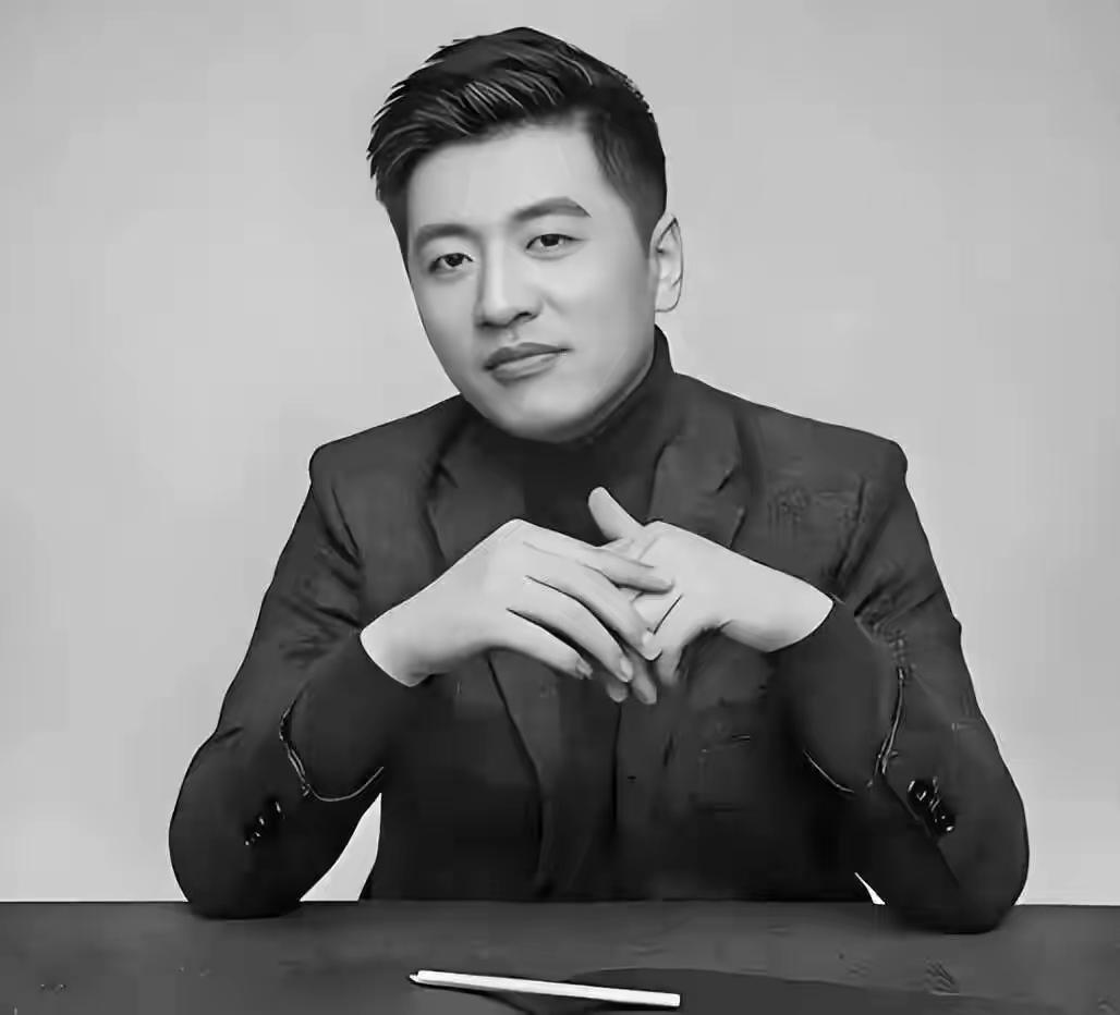 不管别人怎么说，我个人还是觉得，自从知道张雪峰，感觉打开了新世界的大门。他用特别