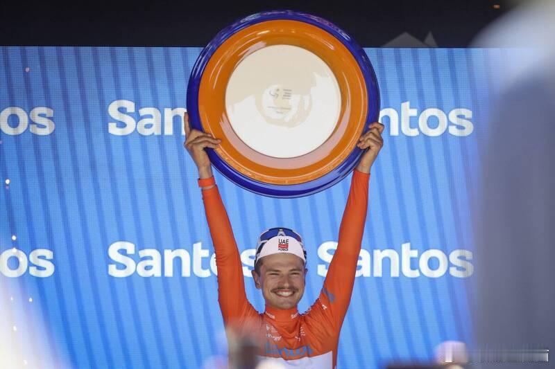 太猛了！环澳自行车赛遭袋鼠撞倒 他仍拼下总冠军海外新鲜事 太猛了！效力于阿联航空