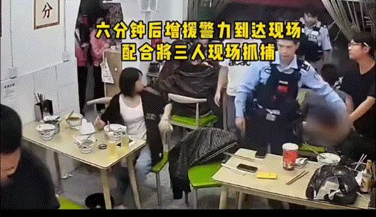 “太猖狂了！”成都彭州，四名警察加班后去一家饭店吃夜宵，吃着吃着发现，隔壁桌三个