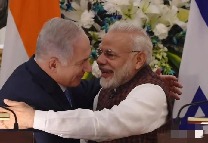 印度总理莫迪在加沙冲突未息之时，于2月25日访问以色列，與论普遍认为莫迪的巴、以