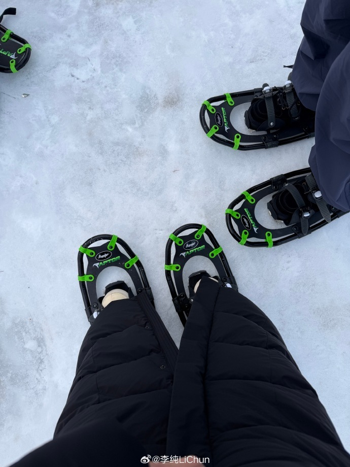 【#李纯马頔妻子的浪漫旅行#】#李纯马頔夫妇同框# 4月7日，芒果TV官宣《妻子