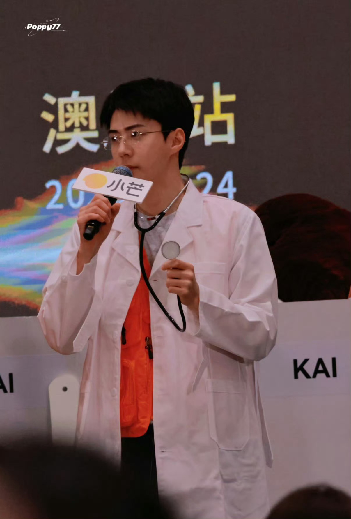 吴世勋吴世勋天朝top 我宣布这是最帅的签售造型...........吴医生！！