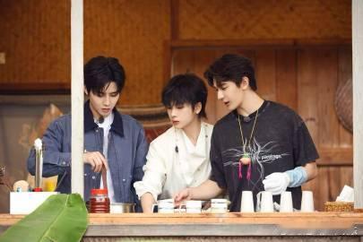 任豪是R1SE厨师长欢迎来到蘑菇屋 被任豪在节目里的厨艺和统筹能力惊艳到了！他在