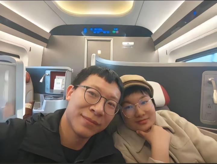 36岁哈佛博士后与双一流研究生在《王婆说媒》牵手后，直接把恋爱过成偶像剧，从开封