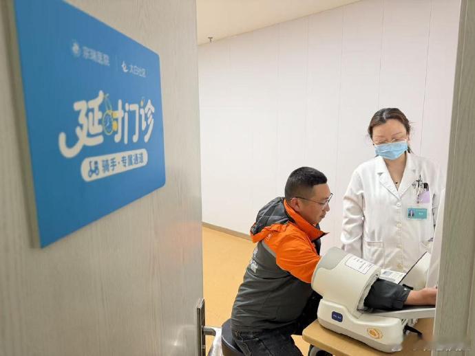 宁波北仑这盏为劳动者留的灯太治愈了夜里亮着的，不只是诊室的灯！4月9日开放以来，