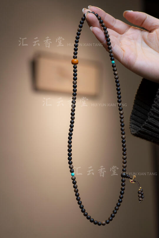 文玩女孩的手串念珠，这就是沉香的魅力！