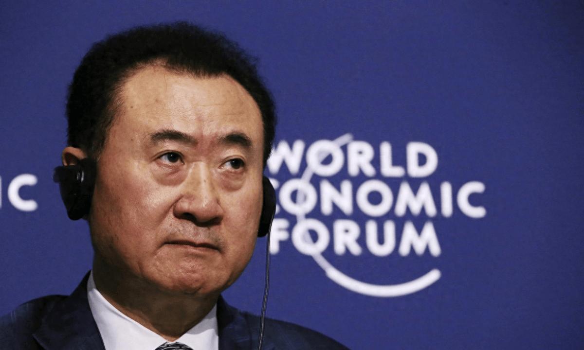 万达王健林这回可真是不容易，就像打麻将一样，手气不佳，不得不“腾挪”出不少好牌。