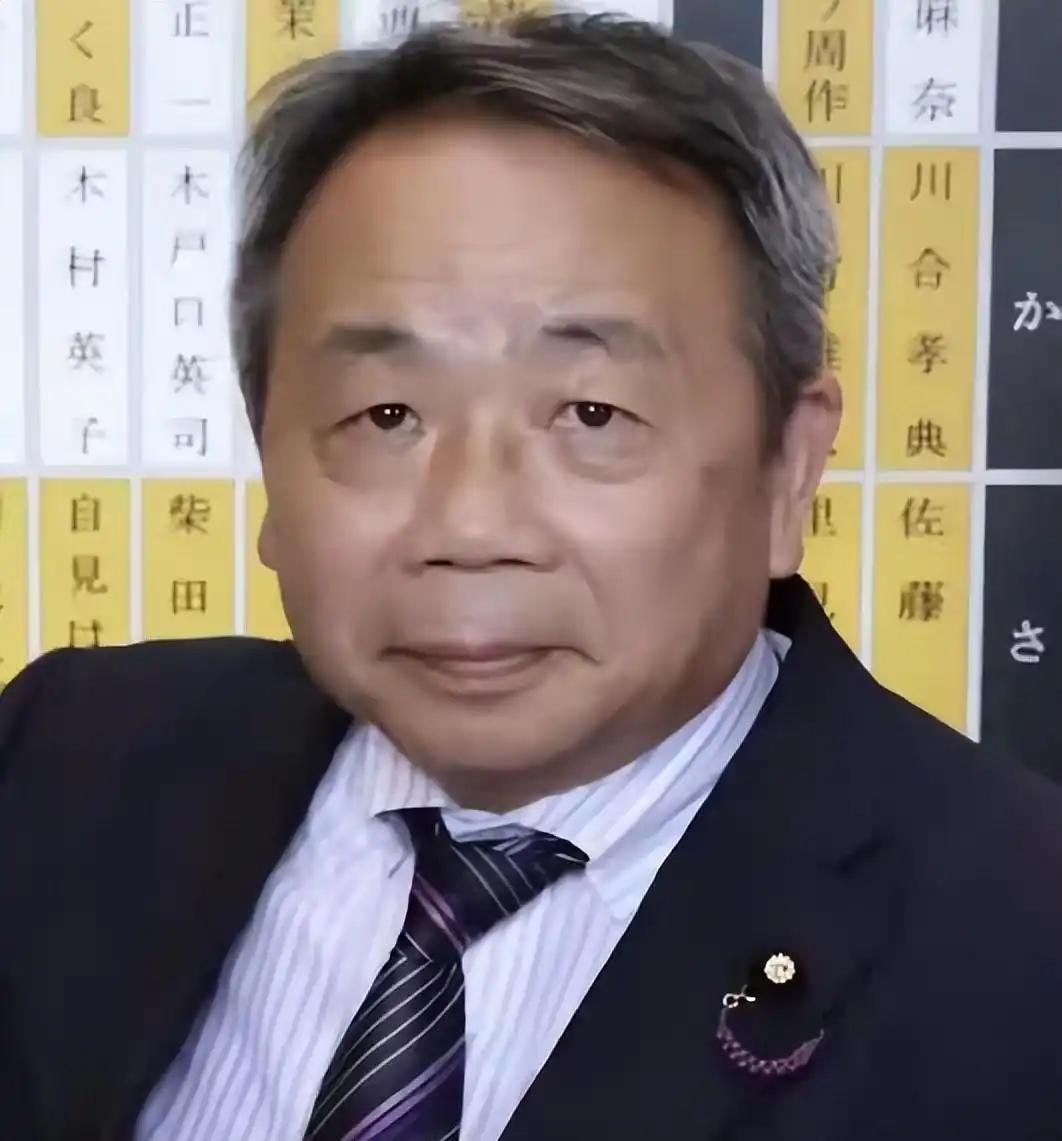真是开眼了！日本参议员、汉奸石平今天（8月17日）写道：“我于8月15日参拜靖国