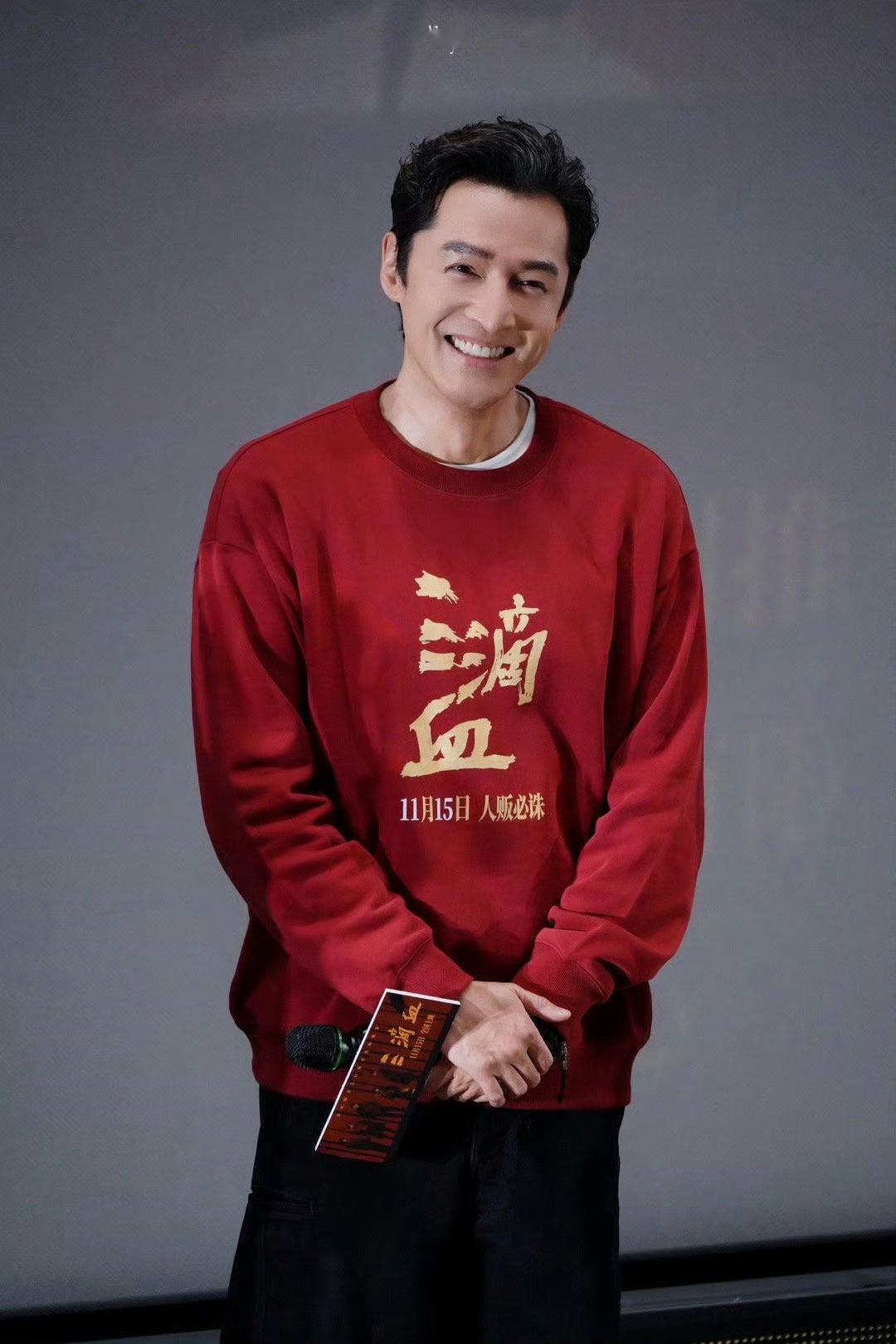 不虚此行的时候刘导说 谢谢胡歌给了闻善一张具象化的脸三滴血的时候康博说 胡歌是他