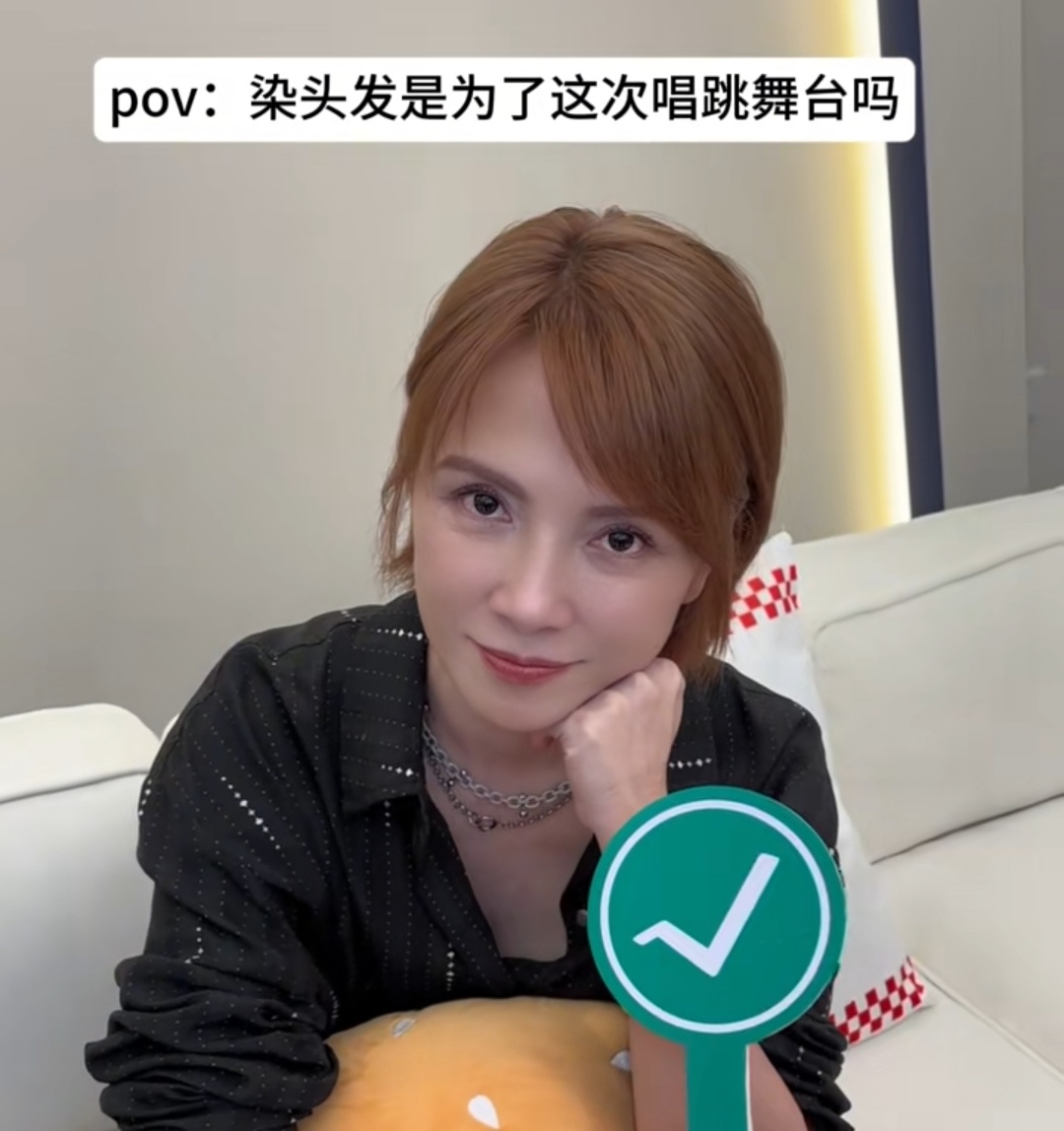 我好喜欢这套造型啊😭😭😭就是只萌萌小狗盯着你看