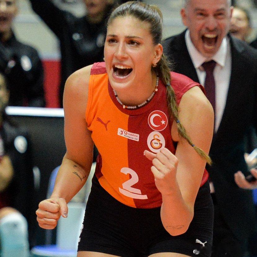 🎙️土耳其🇹🇷女排主攻【伊尔金】：❓有没有一位排球运动员是你的榜样？▶️“