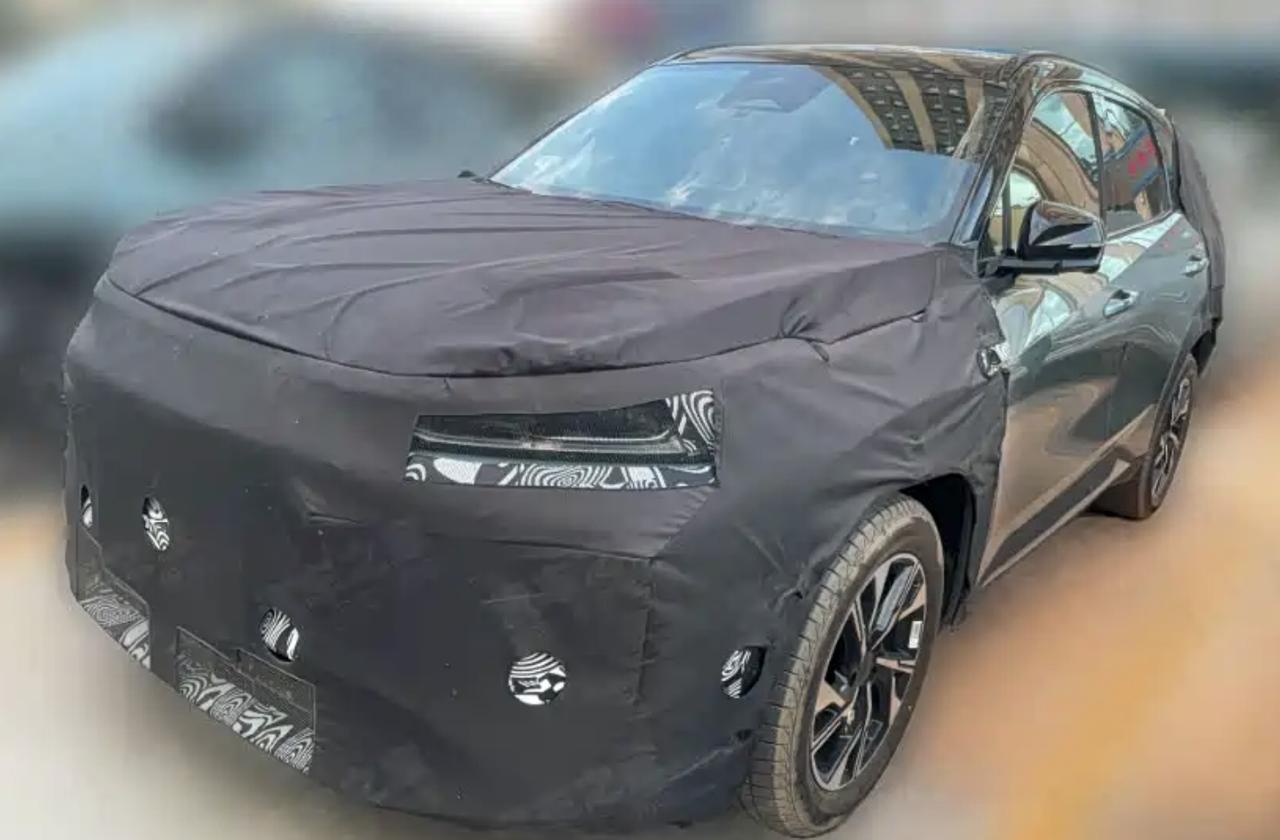 又有新改动？！新款博越L测试谍照曝光
博越L一直都占据着紧凑型SUV的销冠宝座，