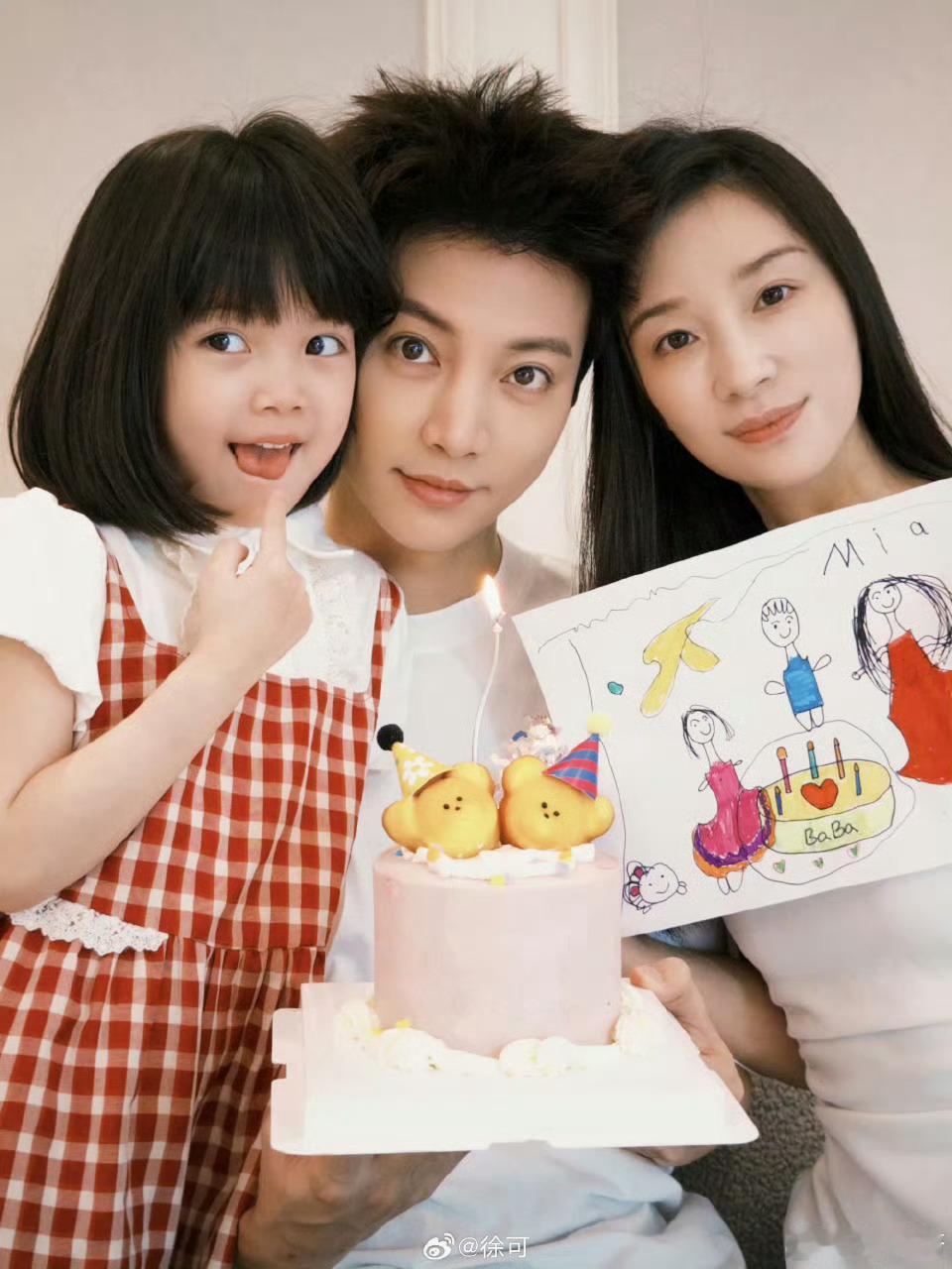沐言爸爸隐婚生子女儿走红后才公开网红萌娃沐言的父亲是《巴啦啦小魔仙》中游乐王子的