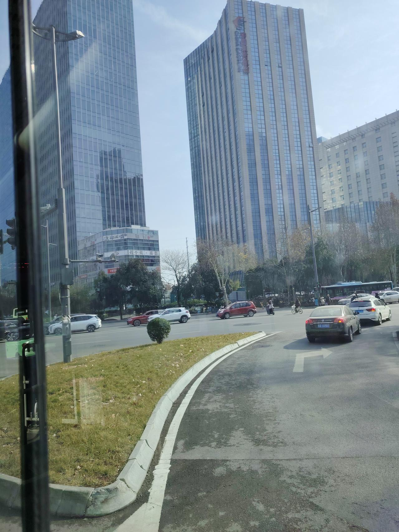 做作业实则是一种挫折教育。辅导孩子做作业就是不让他遭遇丝毫挫折，这无疑是剥夺了孩