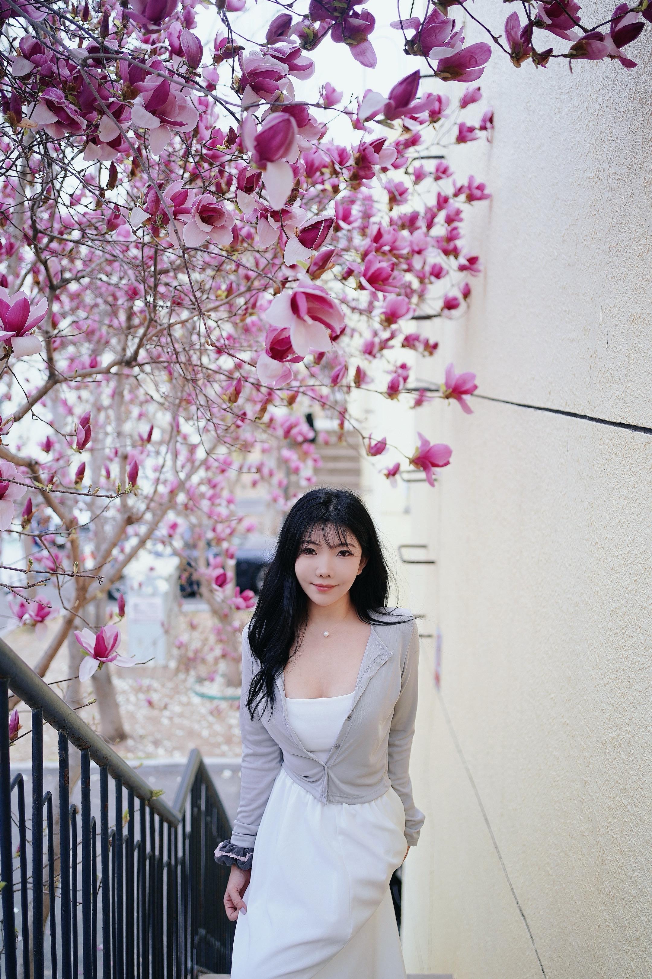 拍一组春日氛围感写真 我的春日穿搭look 交出你的春日ootd 用这...