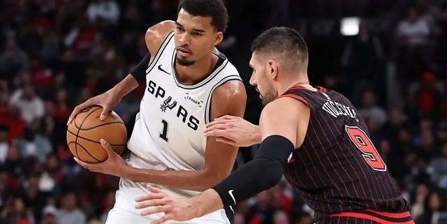 168分32篮板24助攻7盖帽，燃爆双11，更是NBA记录日。

今天是11月1