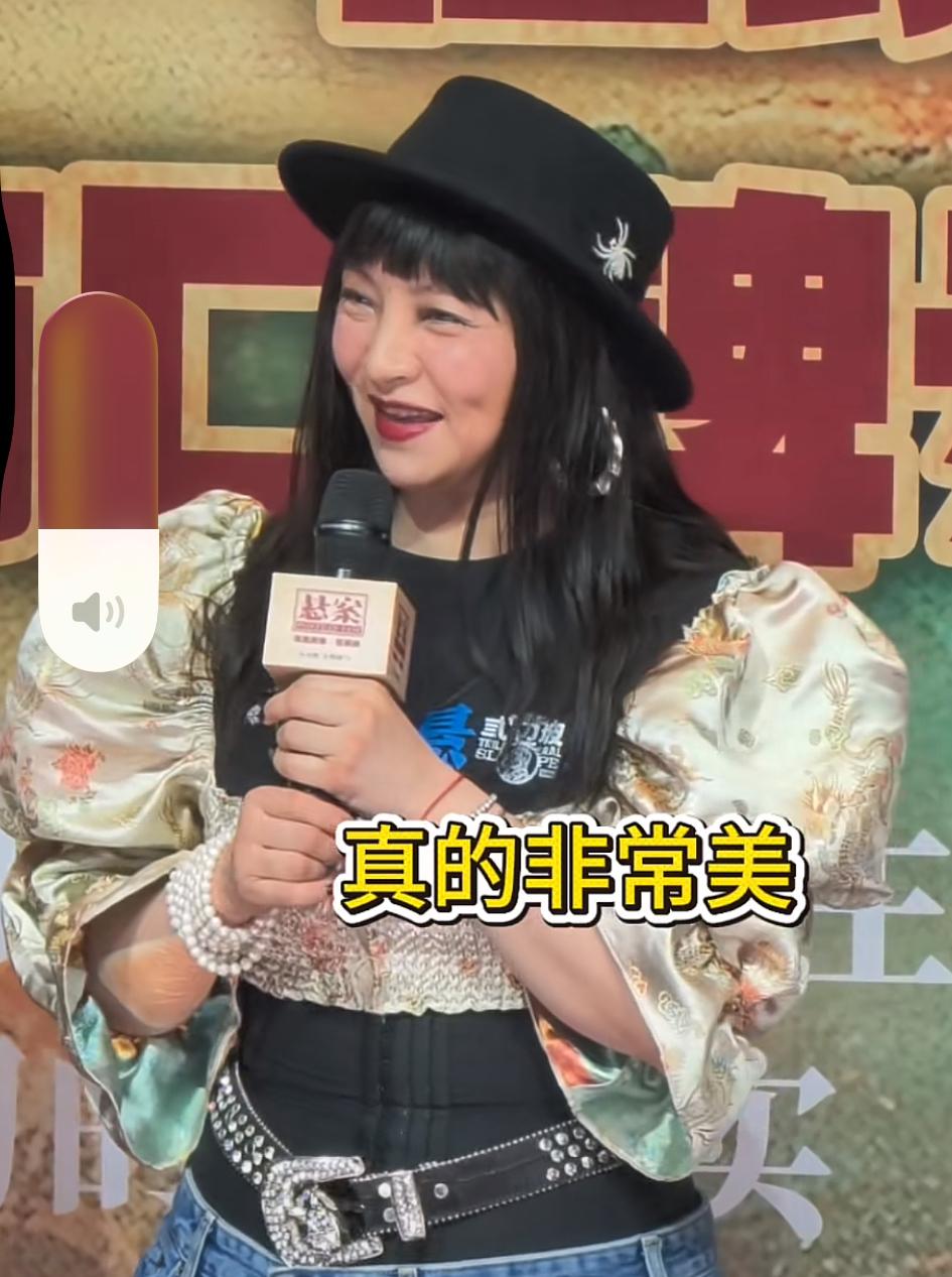 谁能想到！被《悬案》惊悚氛围笼罩的观众，被演员私下温柔反差戳中了。

剧中王传君