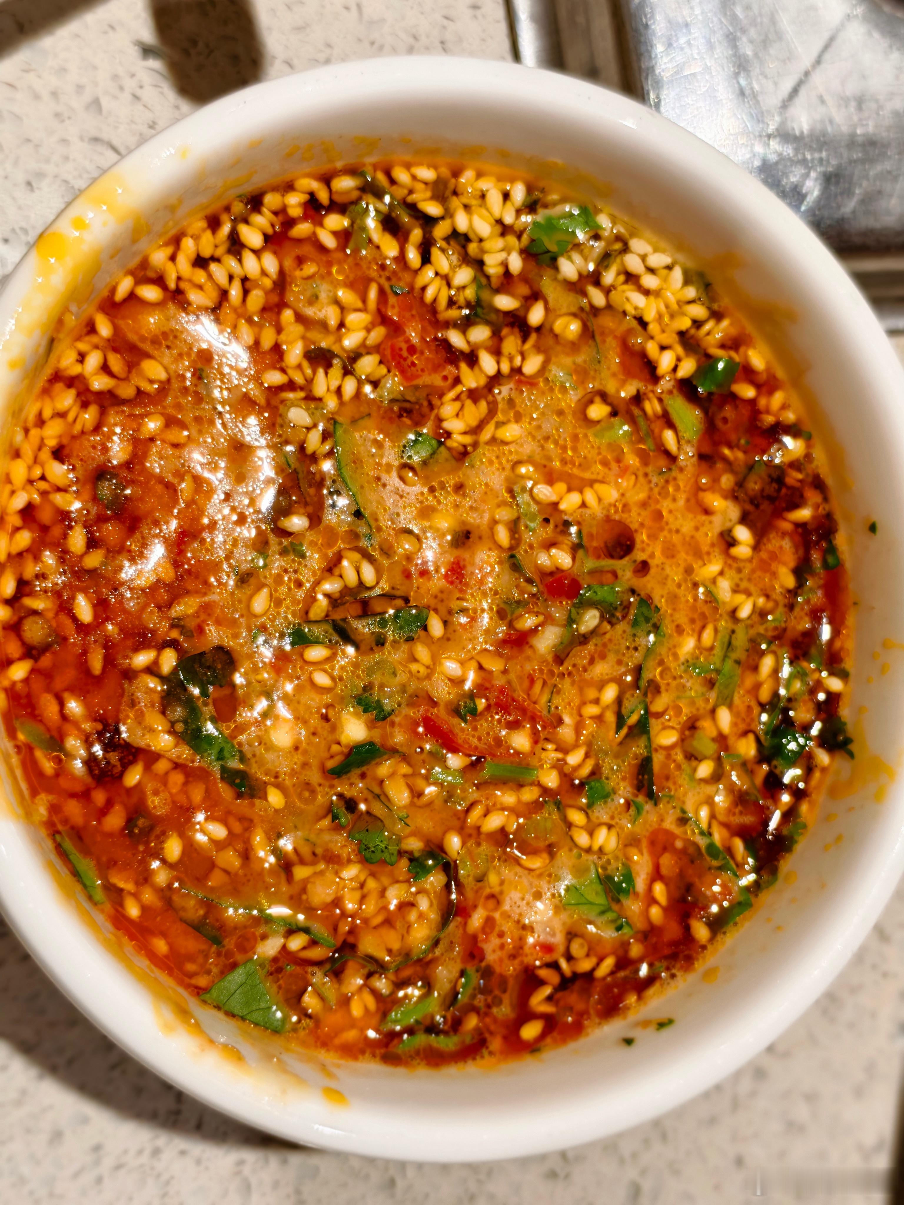 一半烟火谋生，一半欢喜度日。周末和闺蜜海底捞打卡，惬意又满足～今天试了新品锅底，