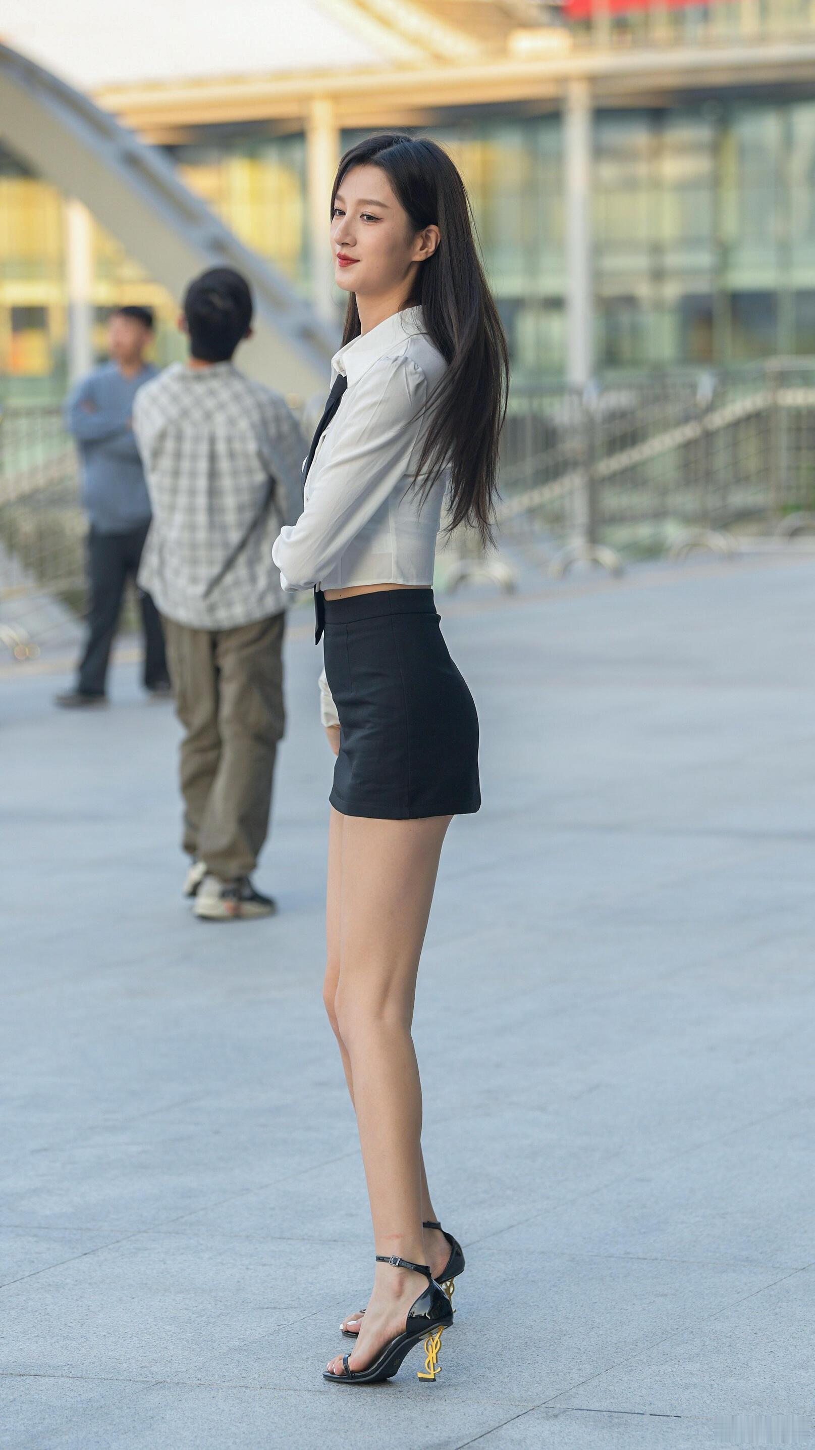 陈宝月 🖤 西装酷飒外拍大片 