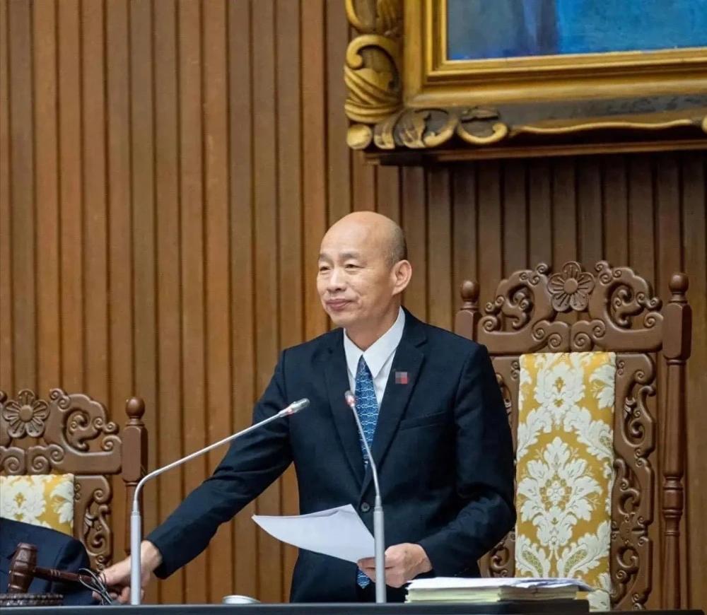 民进党，又开始玩“借刀杀人”的阴招了。他们明知动不了有大陆“护身符”加持的洪秀柱