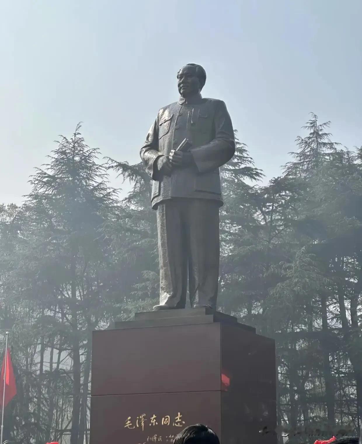 我最喜欢的一首没有之一，你们喜欢吗?
北国风光，千里冰封，万里雪飘。望长城内外，