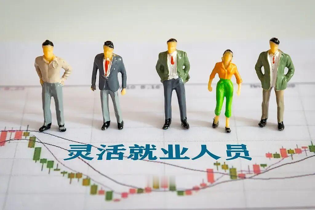 论调脱离现实，大开眼界！
8月21日，北京，财经访谈节目中，北大国发院教授张丹丹