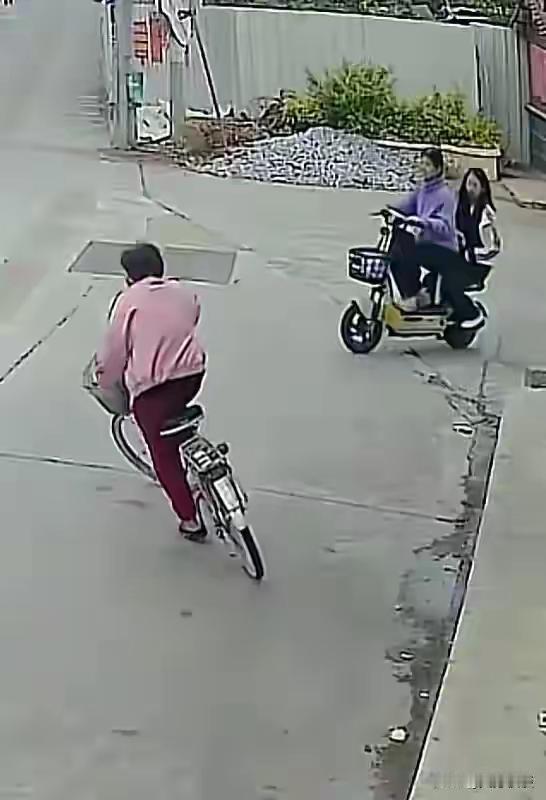 [思考]涉及“扶不扶”的个案都很“敏感”，但有一说一，从视频来看，认定“无接触次