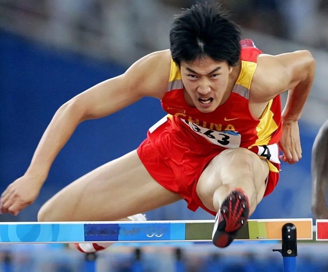 刘翔：49.4万买断，今后与体育局再无关联，11年近百万工资补助全数捐出，用于西