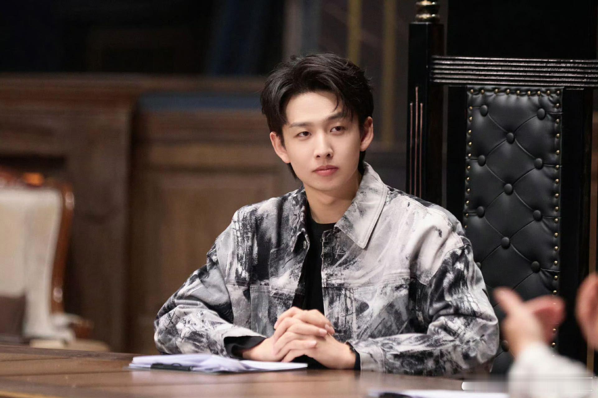 齐思钧罗予彤六年前还是NPC 每次回看甄红都觉得好有感触，这六年小齐在大侦探的舞