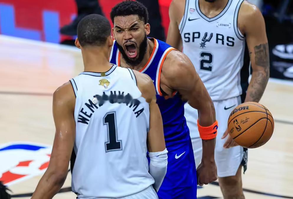 NBA总决赛打完两场尼克斯客场连胜两场后以2-0领先，唐斯的个人表现极其出色，据