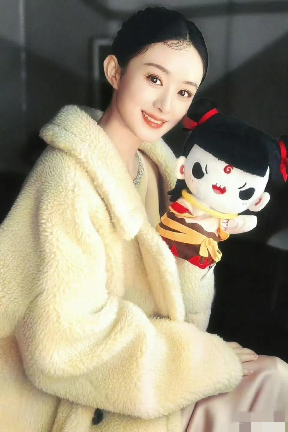 赵丽颖对一个人的喜欢藏都藏不住！

最近《哪吒2》真是火的不得了，这才发现位居顶