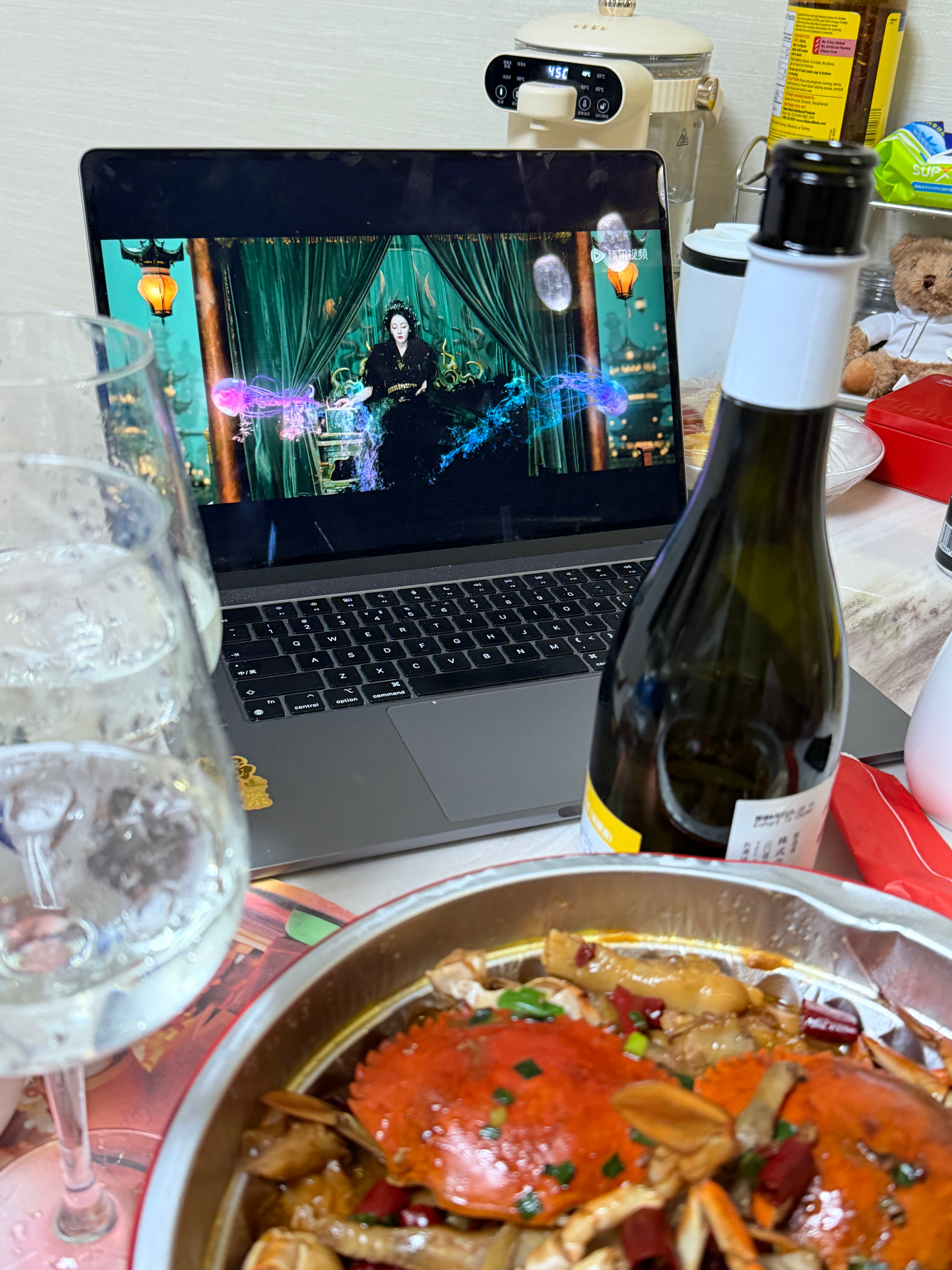 每一帧都在感叹美女优越的头骨白日提灯