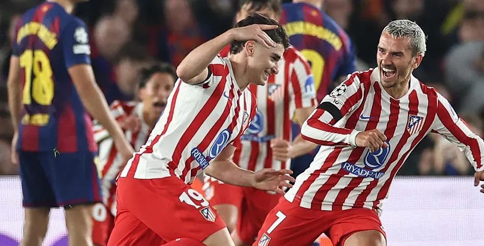 欧冠1/4决赛次回合的对决中，马竞回到主场对阵巴萨，首回合比赛，马竞2-0领先。