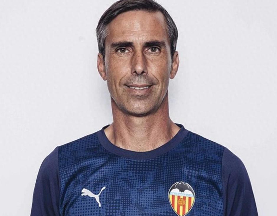 【西班牙足球教练印尼遇船难，家庭悲剧牵动人心】西班牙媒体报道，印度尼西亚一处海域