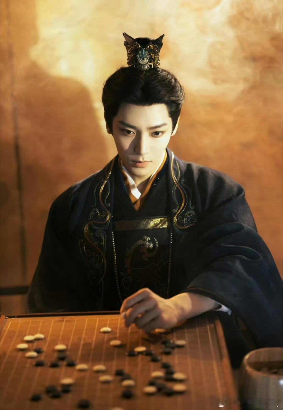 侯明昊上哪进修的演技谁被侯明昊演技震撼到！摆脱模板化表演，擅长捕捉细微情绪变化，